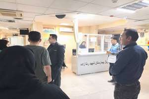 بازرسی سرزده رئیس شبکه بهداشت و درمان از بیمارستان