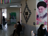 سرپرست امور اداری و واحد سلامت محیط شبکه بهداشت و درمان کوه چنار از مرکز واکسیناسیون کووید19 این شهر بازدید کرد